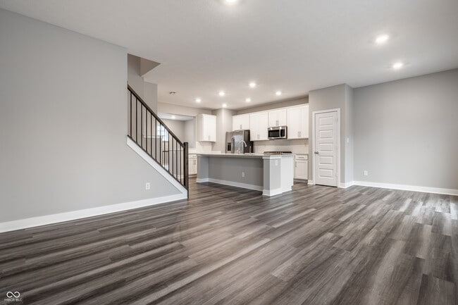 Building Photo - 305 Fairfax Way