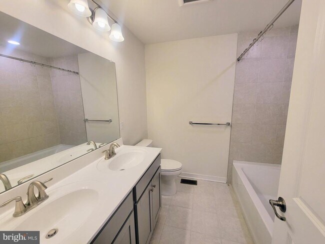 Building Photo - 1842 Boulder Dr