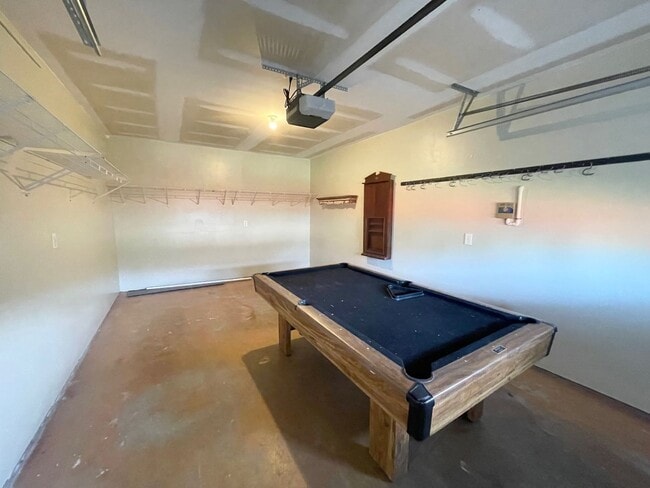 Building Photo - Large Home in Great Location close to USC