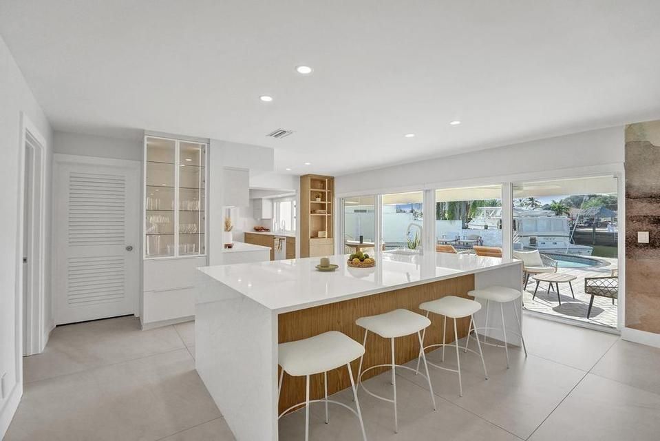 Building Photo - 5581 NE 31st Ave