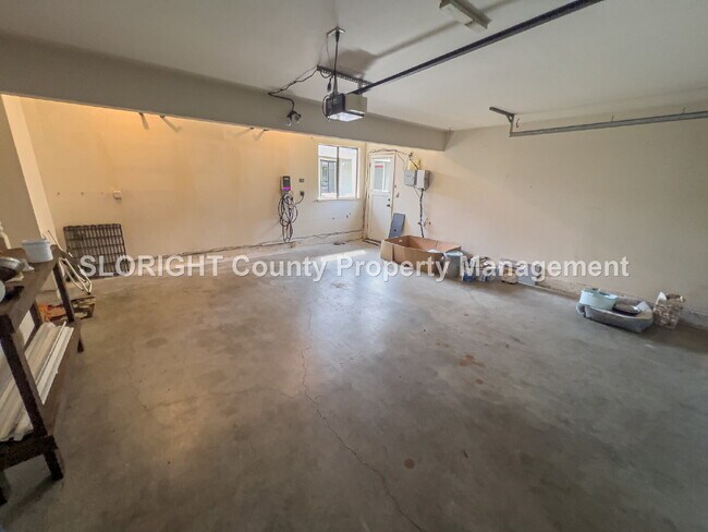 Building Photo - AVAILABLE NOW - Beautiful 2 Bed, 2 Bath Pi...