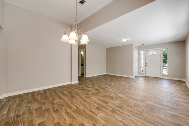 Building Photo - 1302 Crete Ln