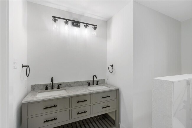Building Photo - 3234 Cherry Springs Dr