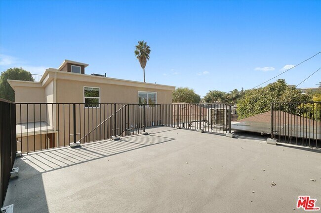 Building Photo - 15213 Morrison St