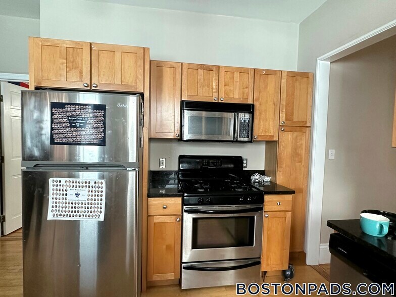 Building Photo - 68 Calumet St