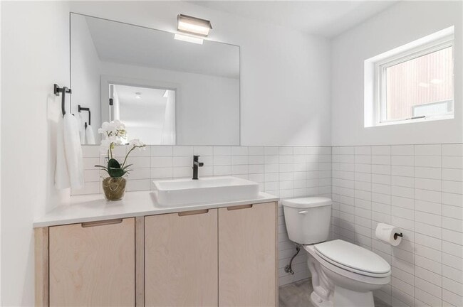 Building Photo - 915 Tillery St