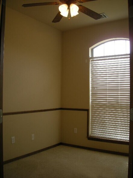 Building Photo - 809 SW 38th St
