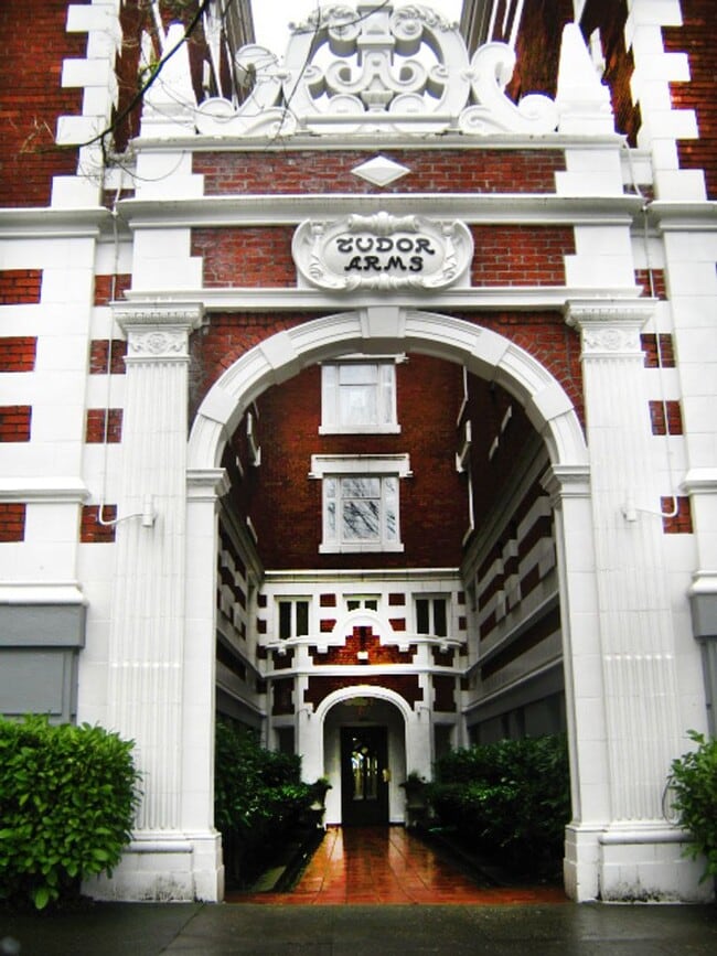 Primary Photo - **1/2 OFF 1ST MONTH'S RENT PROMO**Beautifu...