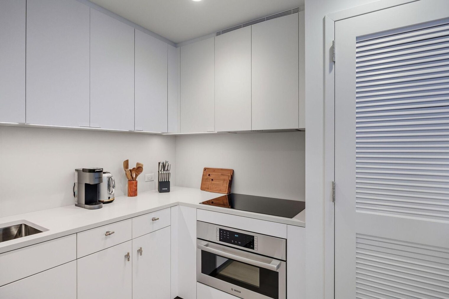 Building Photo - 16 Dupont St