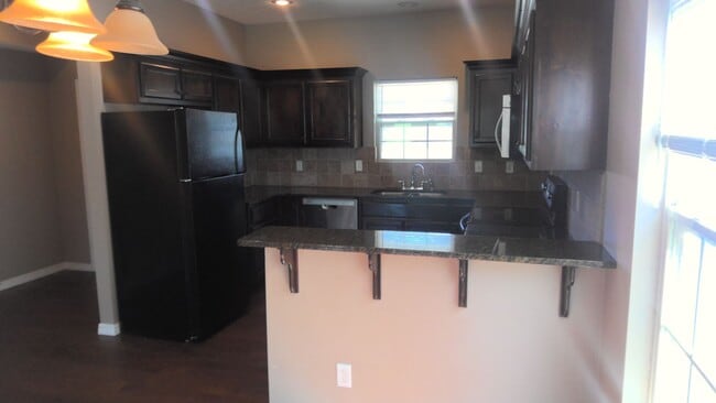 Building Photo - 4 Bed 2.5 Bath Home South Springfield!
