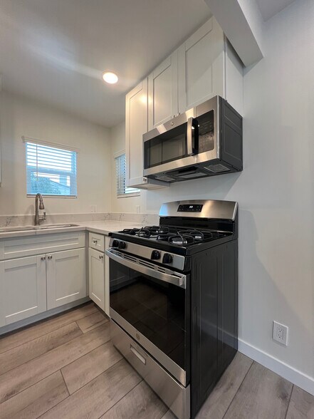 Building Photo - 4448 W 165th St