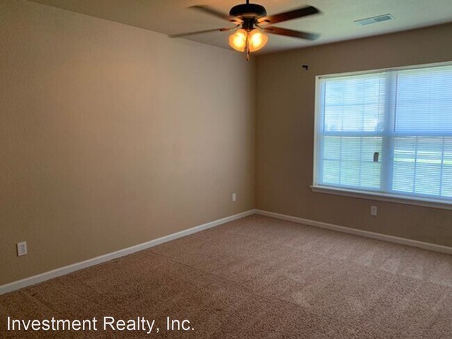 Building Photo - 119 Edna St