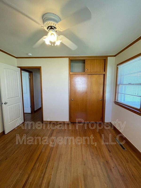 Building Photo - 5147 S Toledo Ave