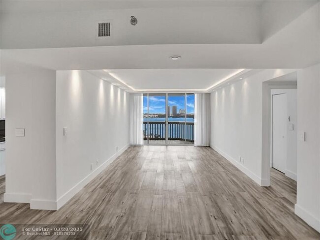 Building Photo - 1000 W Island Blvd