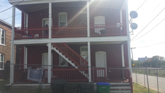 Building Photo - 200 Wellford St