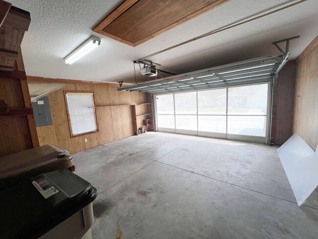 Building Photo - Lovely 2 Bedroom 2 Bathroom home in 55+ Ro...