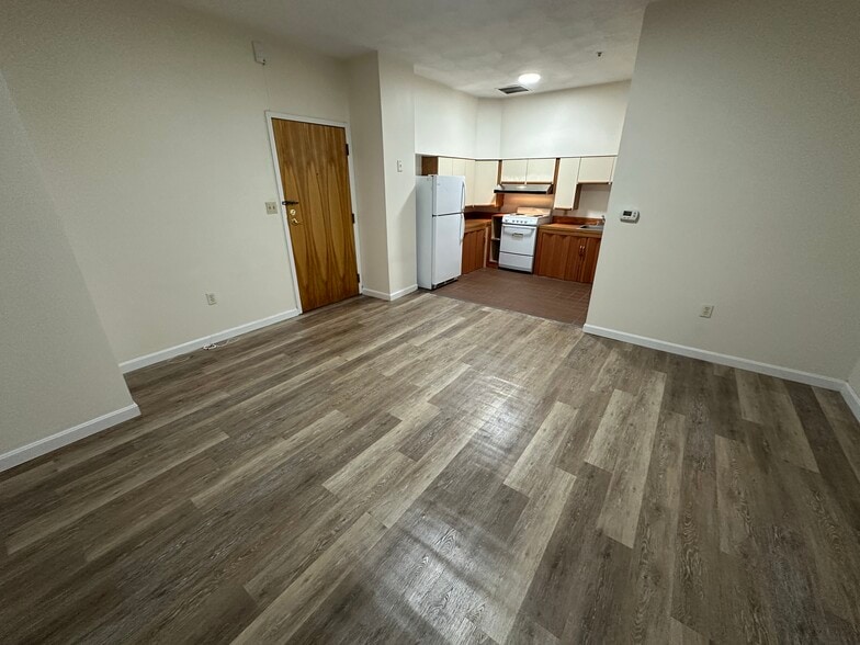 Building Photo - 83 Essex St