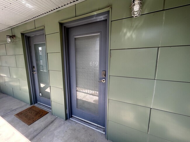 Building Photo - 360 W 300 S