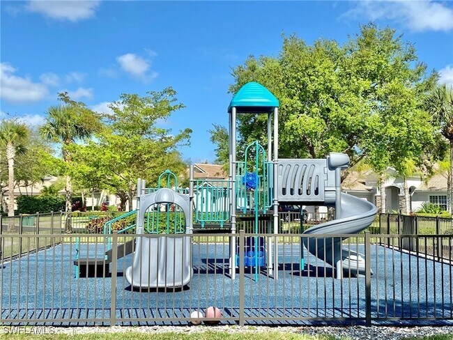 Building Photo - 15590 Vallecas Ln