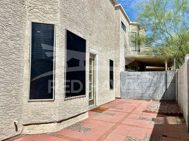 Building Photo - 820 W University Dr