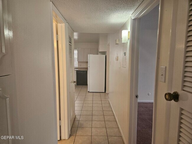 Building Photo - 6832 Escondido Dr
