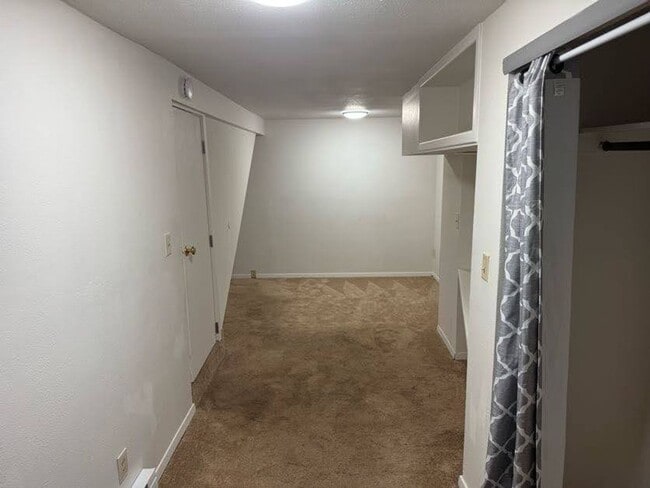 Building Photo - 4 Bedroom home