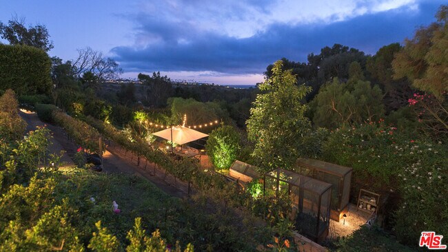 Building Photo - 6110 Merritt Dr