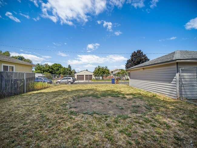 Building Photo - Charming Northwest Spokane Home | Minutes from Audubon Park & Downriver Golf Course