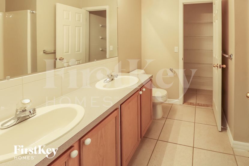 Building Photo - 6619 Gates Pointe Way