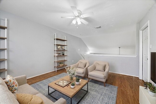Building Photo - 1421 W 26th St