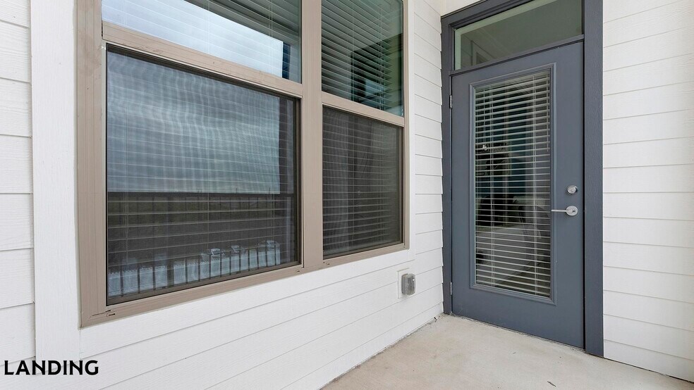 Building Photo - 14015 Univ Pass