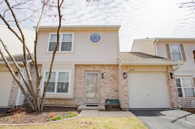 Building Photo - 1217 N Village Dr