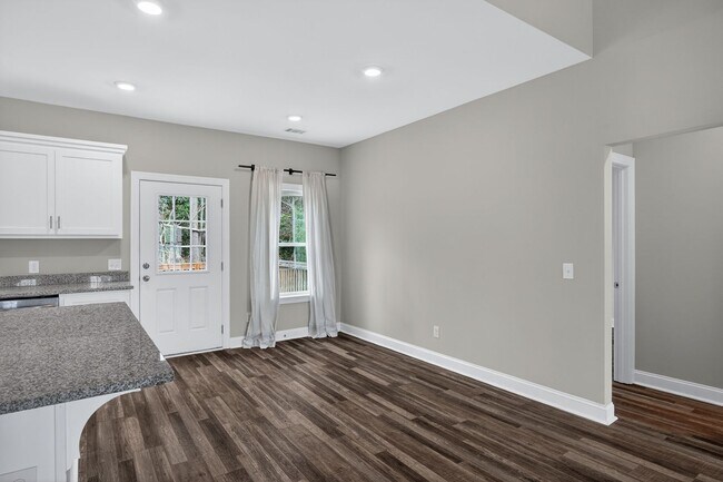 Building Photo - 3 Bedroom 2 Bathroom home in Pembroke GA - close to Ft. Stewart