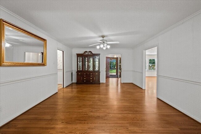 Building Photo - 3415 Bayou Dr E