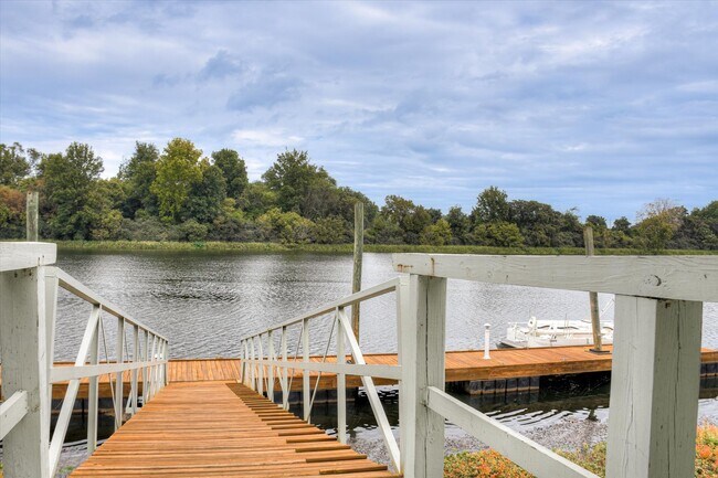 Building Photo - 106 Riverbend Dr