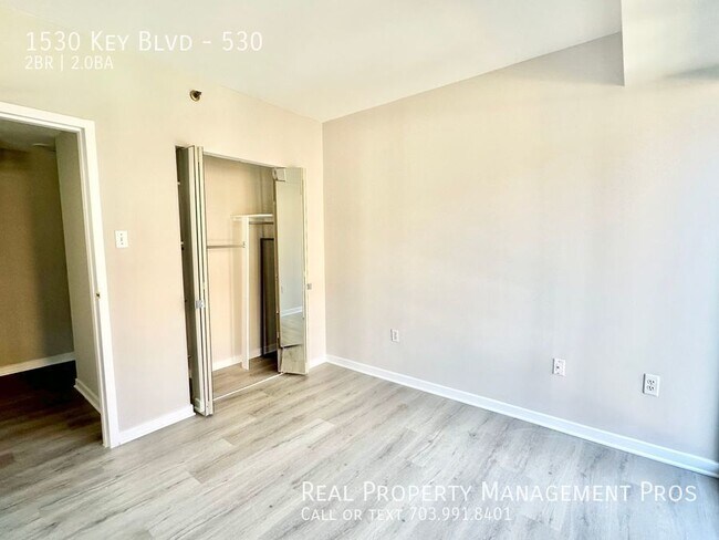 Building Photo - Sun-Drenched Condo-Stunning Views, Walk to...