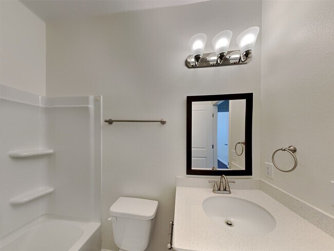 Building Photo - 5023 Highland Crest Dr