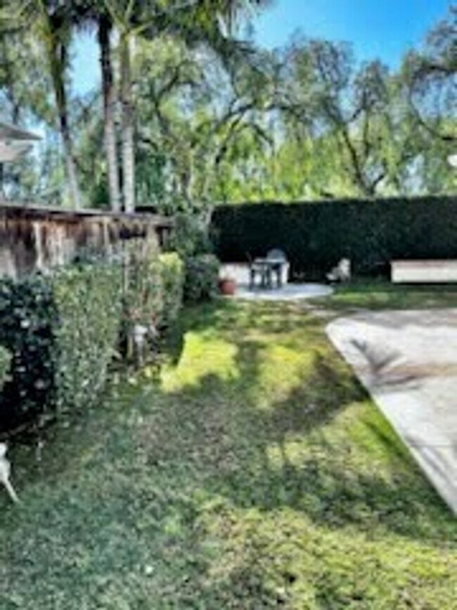 Building Photo - RARE 5 BEDROOMS in the BRIARWOOD Neighborh...