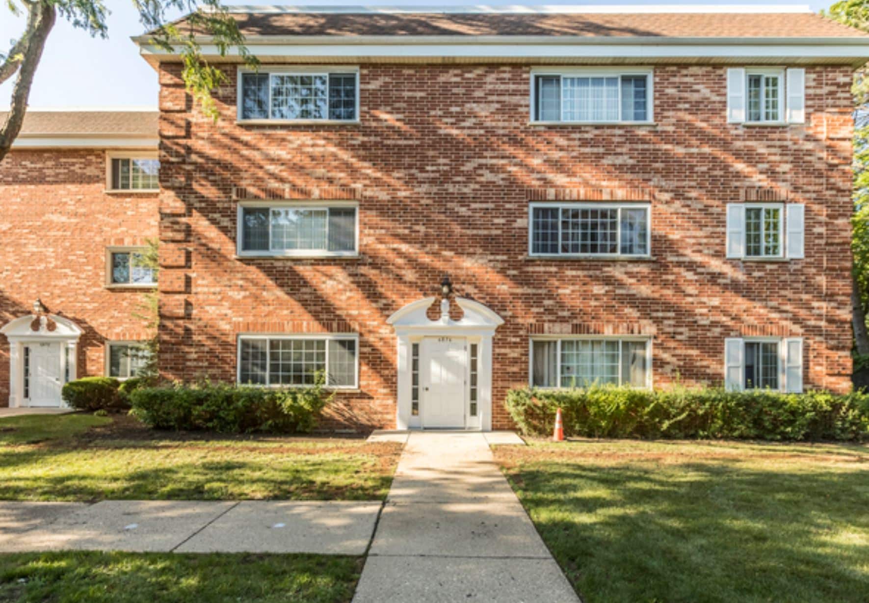 Building Photo - 6878 W Touhy Ave