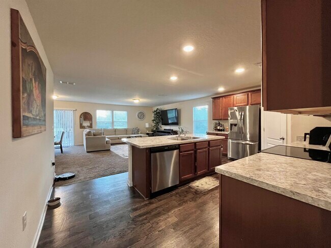 Building Photo - 124 Cody St