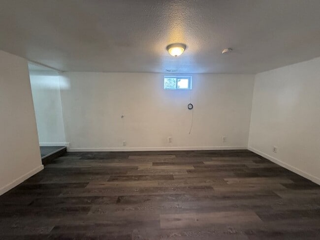 Building Photo - 5 bedroom home in Elko