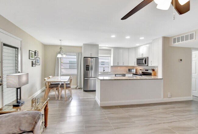 Building Photo - 413 Normandy Ln