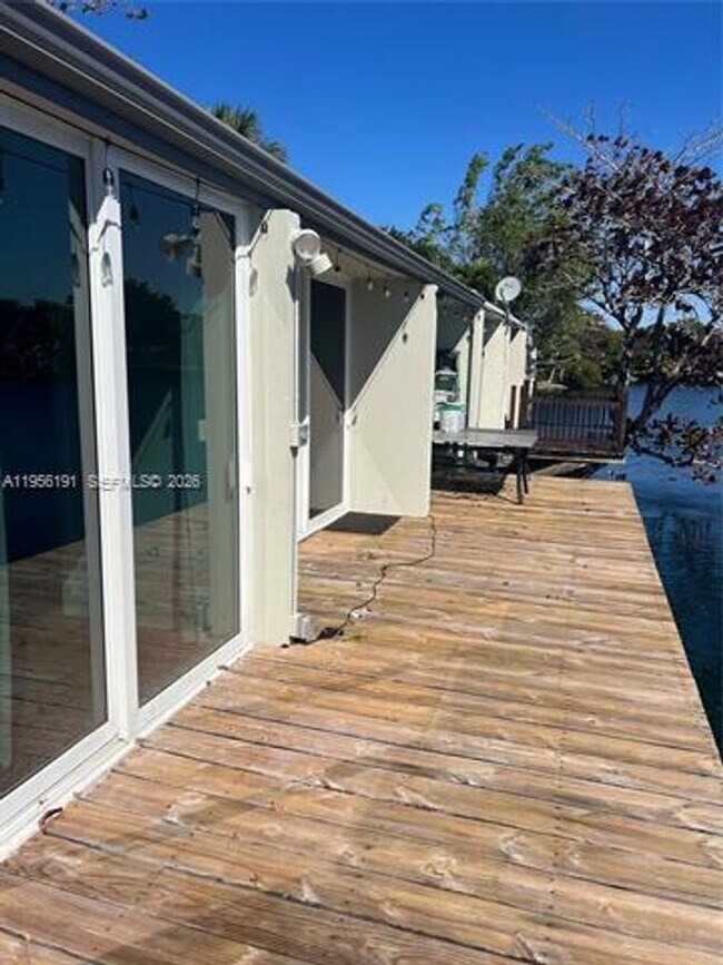 Building Photo - 6484 Miami Lakes Dr