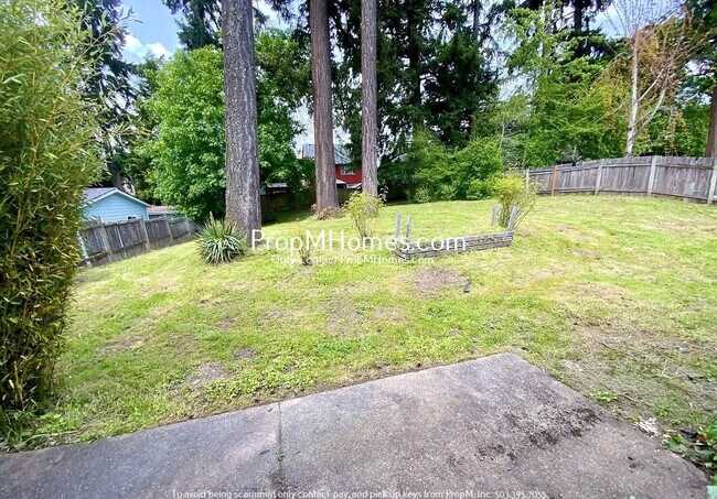 Building Photo - Charmingly Updated Three Bedroom Home in South Hillsboro!