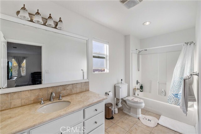 Building Photo - 1046 W 253rd St
