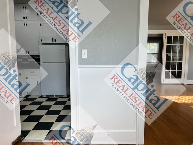 Building Photo - Cozy 2 Bedroom