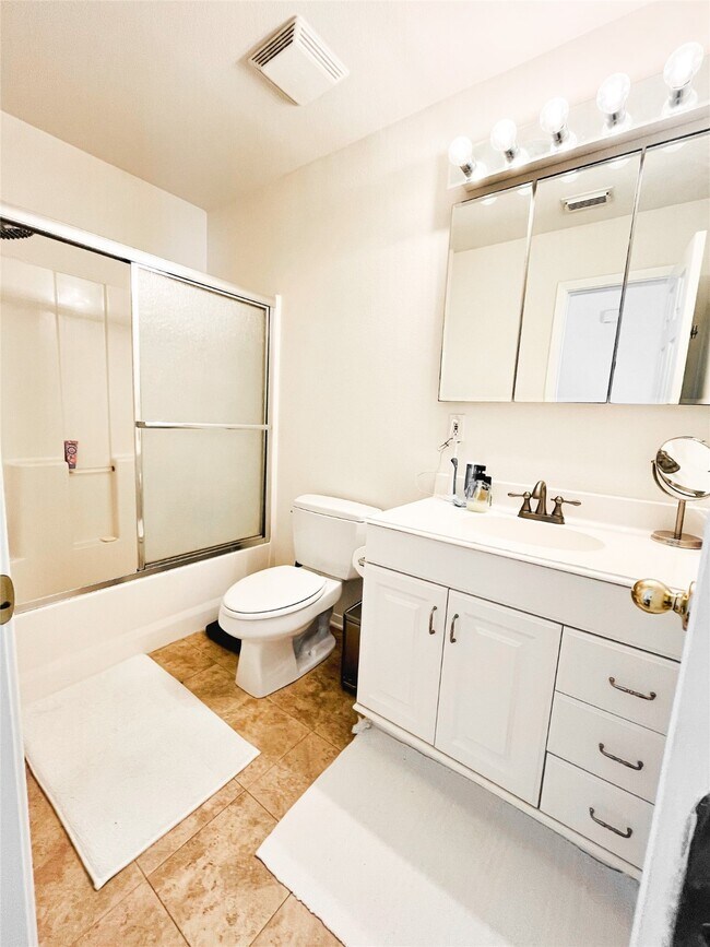 Building Photo - 3127 Bernardo De Galvez Ave