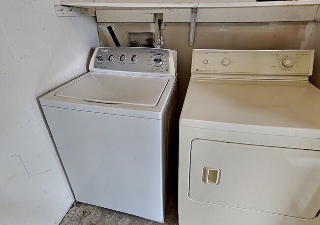 Building Photo - 1921 Truman Rd