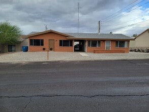 Building Photo - 2975 Aladdin Dr