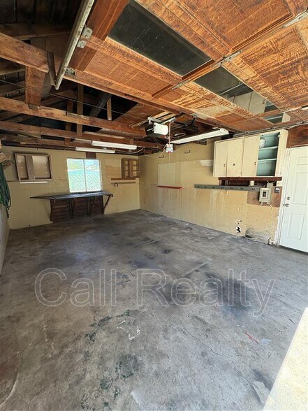 Building Photo - 1210 N Locust Rd